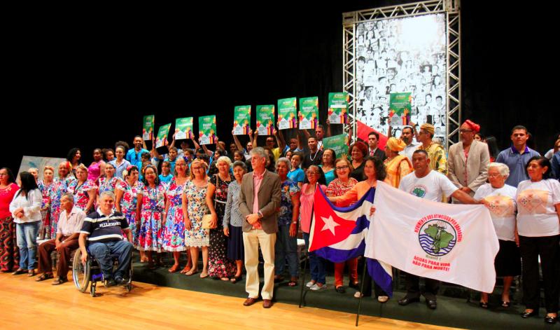 HOMENAGENS: Governador Ricardo participa do lançamento de livro com balanço da gestão e recebe homenagens