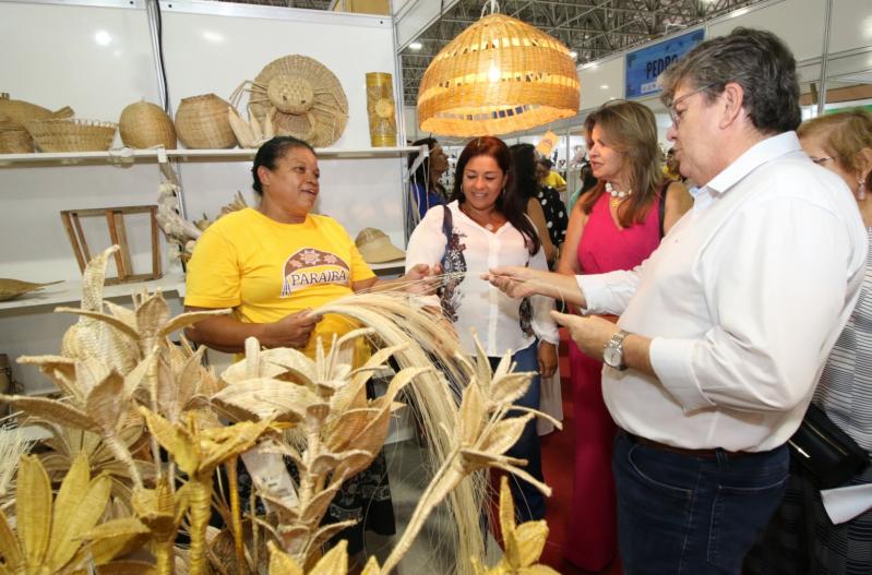 Governador Azevedo e primeira-dama visitam 29º Salão de Artesanato da Paraíba