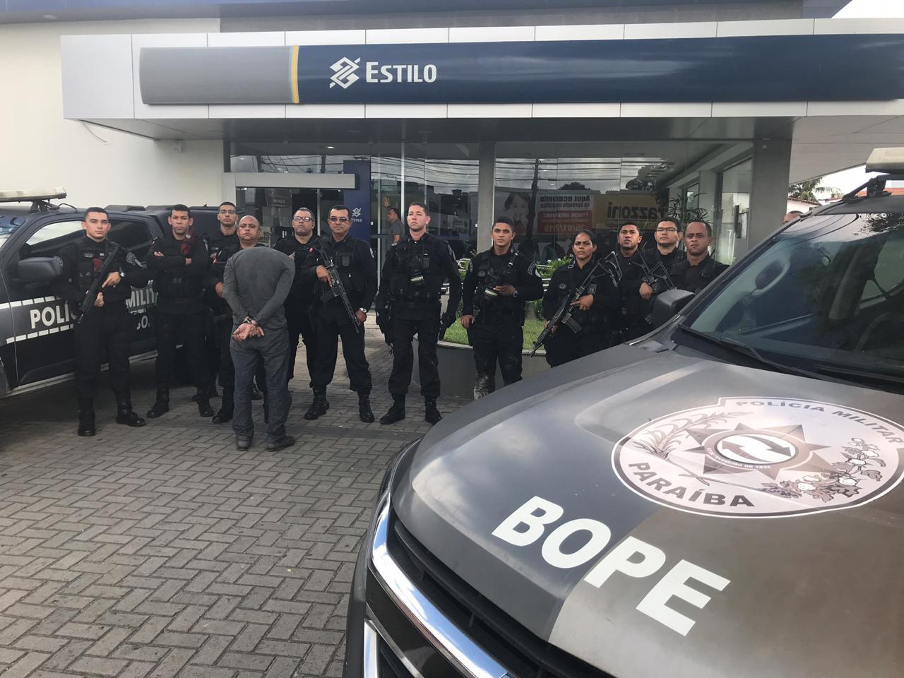 Policiais do BOPE prendem em flagrante homem acusado de tentar arrombar cofre do BB na Epitácio Pessoa