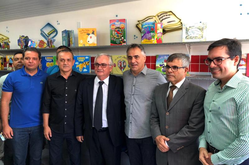 Presidente Corujinha prestigia inauguração de escola no Parque do Sol que homenageia Joacil de Brito