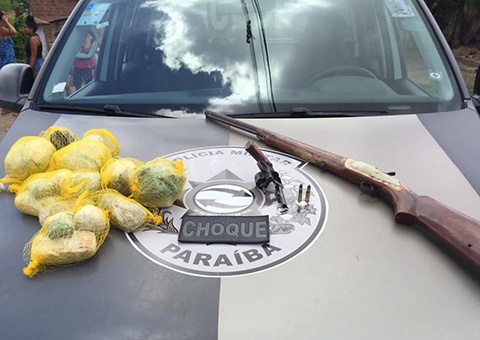 Polícia Militar desarticula grupo com armas de fogo, motos roubadas e drogas em Campina Grande