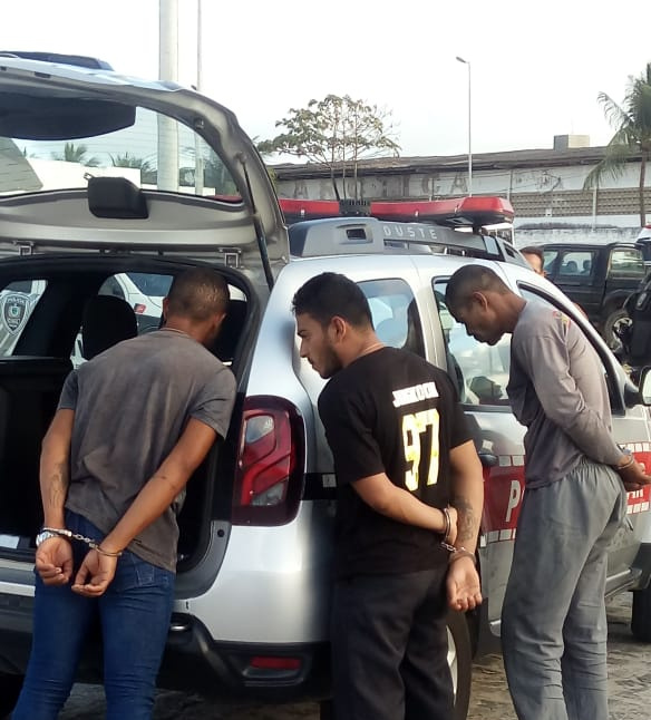 EM CRUZ DAS ARMAS: Polícia Militar prende trio suspeito de cometer assalto em uma das principais avenidas de João Pessoa