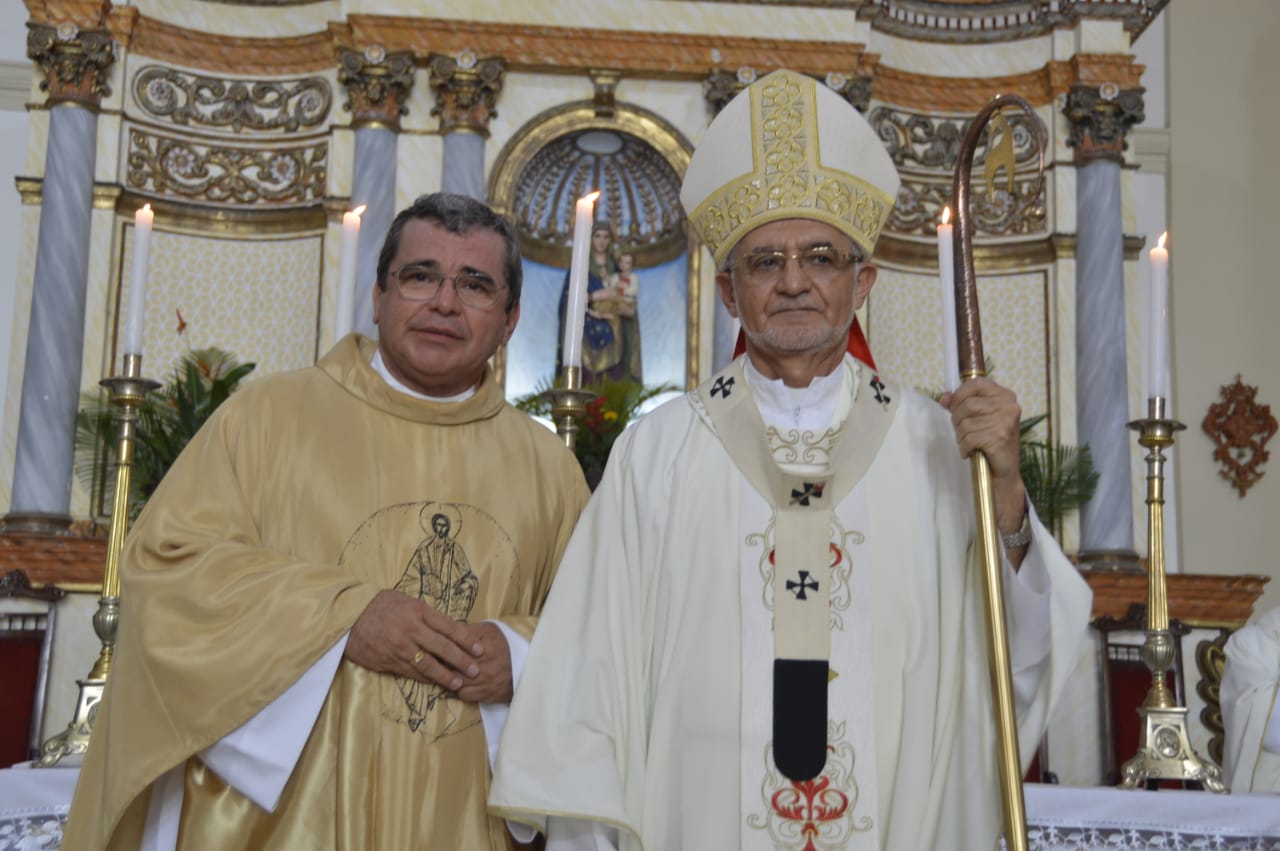 Dom Delosn empossa Monsenhor Robson como pároco da Catedral de Nossa Senhora das Neves