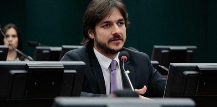 Deputado Pedro abre mão de auxílio moradia e destina recursos para 14 instituições beneficentes paraibanas