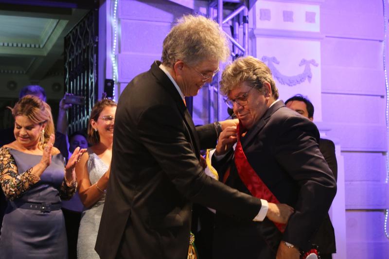 ÚLTIMO ATO: Ricardo transmite cargo de governador para João Azevêdo em último ato no Palácio da Redenção