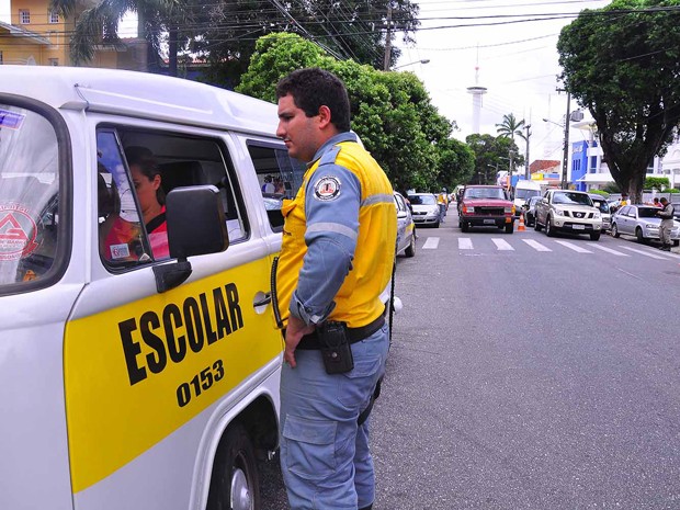 TRANSITO LIVRE: Semob libera faixa exclusiva dos ônibus para os veículos de transporte escolar