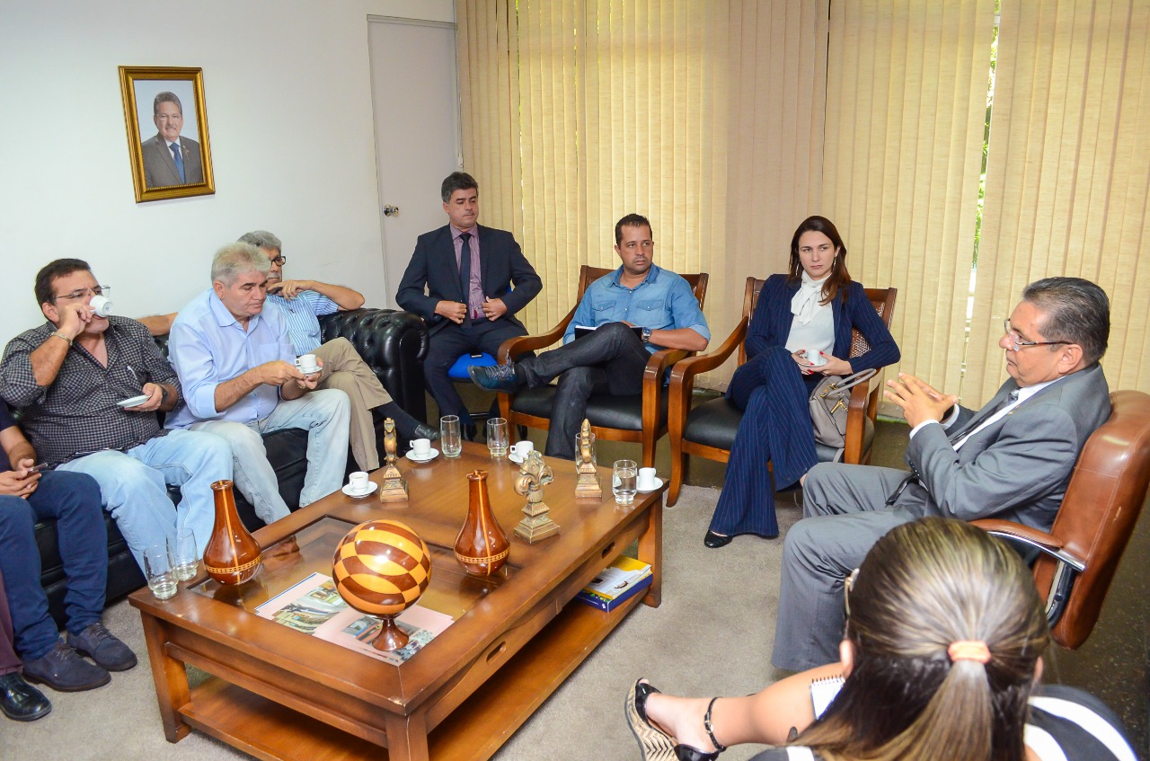 Presidente Adriano se reúne com presidentes da FPF e de clubes para discutir investimentos para o esporte paraibano