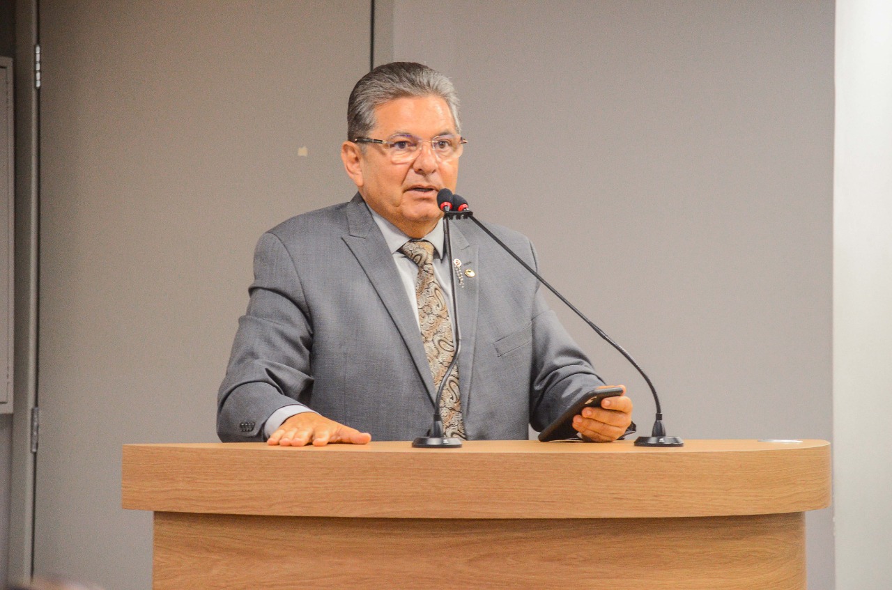 MALHA ASFÁLTICA: Presidente Adriano Galdino pede ao governador João continuidade do programa "Caminhos da Paraíba"