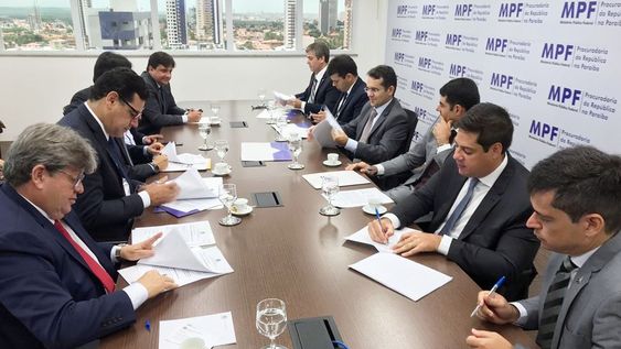 TAC: Governador João assina acordo no Ministério Público para não prorrogar contrato com Cruz Vermelha e outras OSs