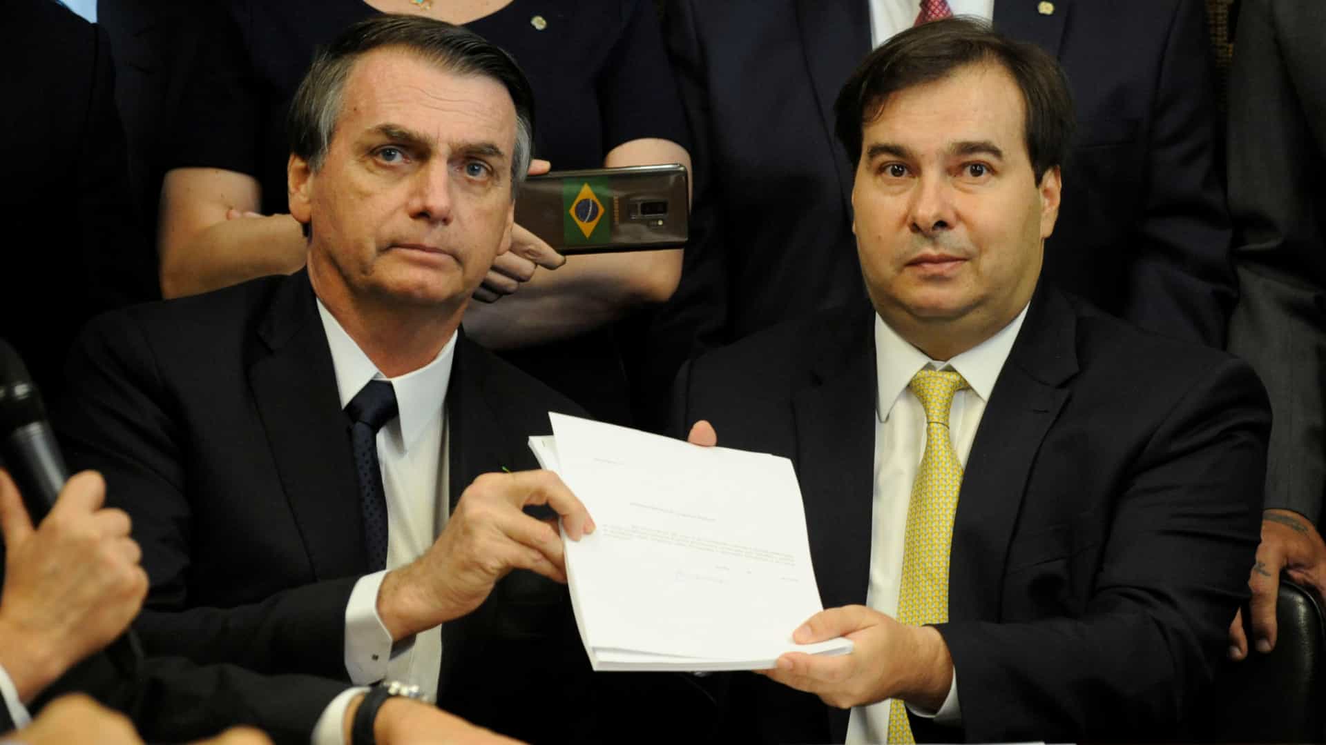 NOMEAÇÕES POLÍTICAS: Presidentes Bolsonaro e Maia acertam ação pró-reforma da Previdência
