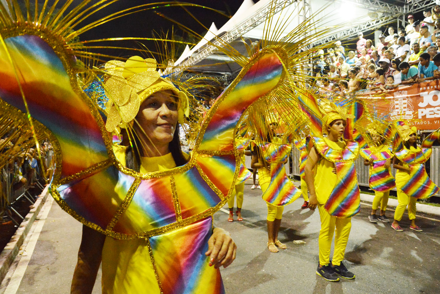 Agremiações chamam atenção pela beleza e requinte de fantasias e adereços no "Carnaval Tradição" de João Pessoa