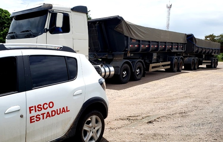 SONEGAÇÃO FISCAL: Receita da Paraíba apreende carreta bitrem e caçamba com minerais em Santa Rita