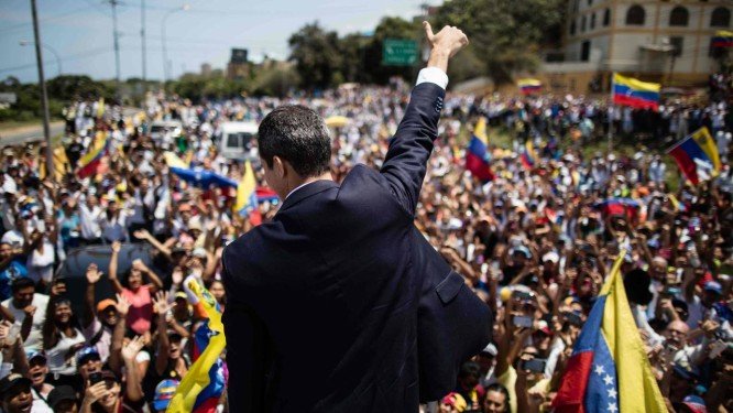 NA VENEZUELA: Sob pressão popular , Maduro deu vitória política a Guaidó, avaliam analistas