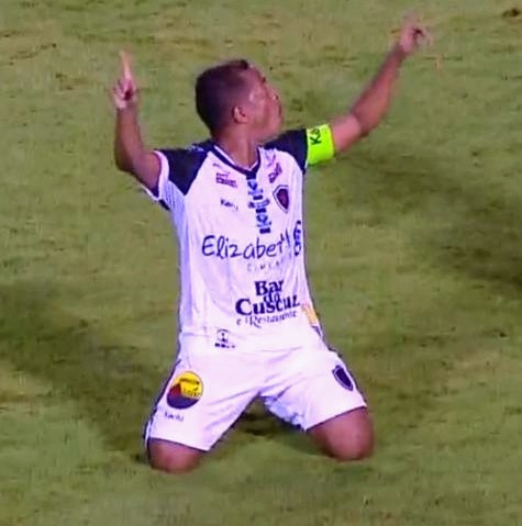 FOI BELO: Botafogo derrota o Vitoria no Barradão e divide com o Ceará a liderança do Grupo B