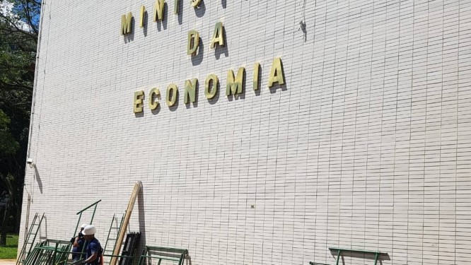 Governo de Bolsonaro bloqueia R$ 2,9 bilhões em emendas parlamentares