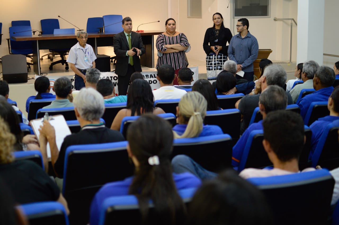 Presidente Adriano Galdino anuncia implantação do ponto eletrônico para os servidores da AL-PB a partir de abril