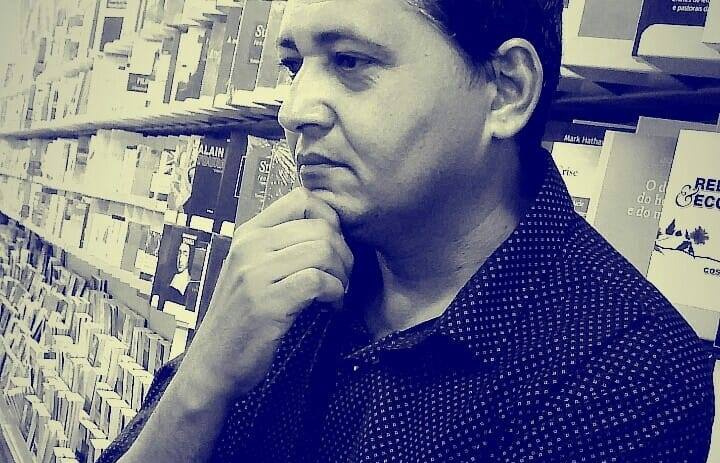 DINHEIRO NA CUECA: Professor de Bayeux reclama atraso de pagamento na prefeitura de Bayeux e acusa prefeito Berg Lima pelo caos na gestão do município