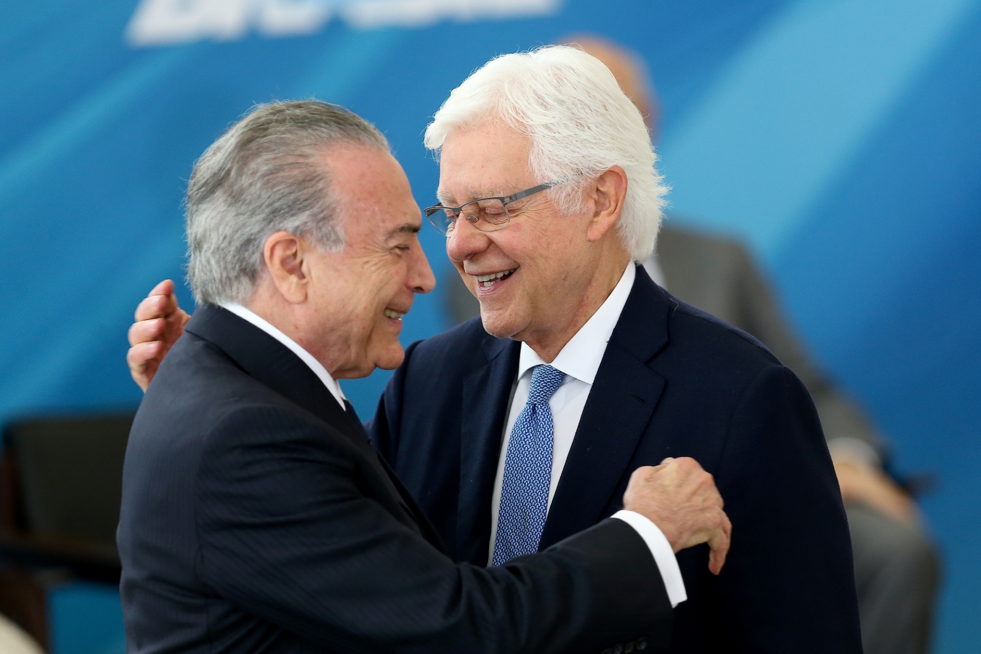 TEMER LIVRE: Desembargador  federal manda soltar o ex-presidente Temer e o ex-ministro Moreira Franco