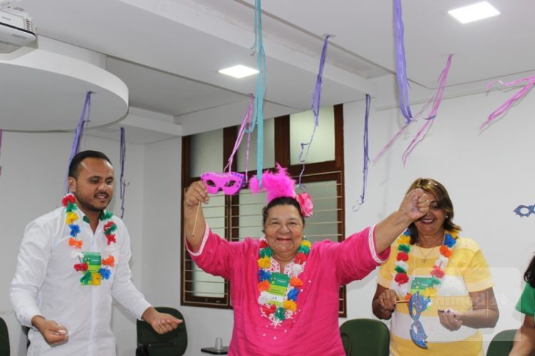 Grupo 60+Feliz da Unimed João Pessoa adere à folia do carnaval