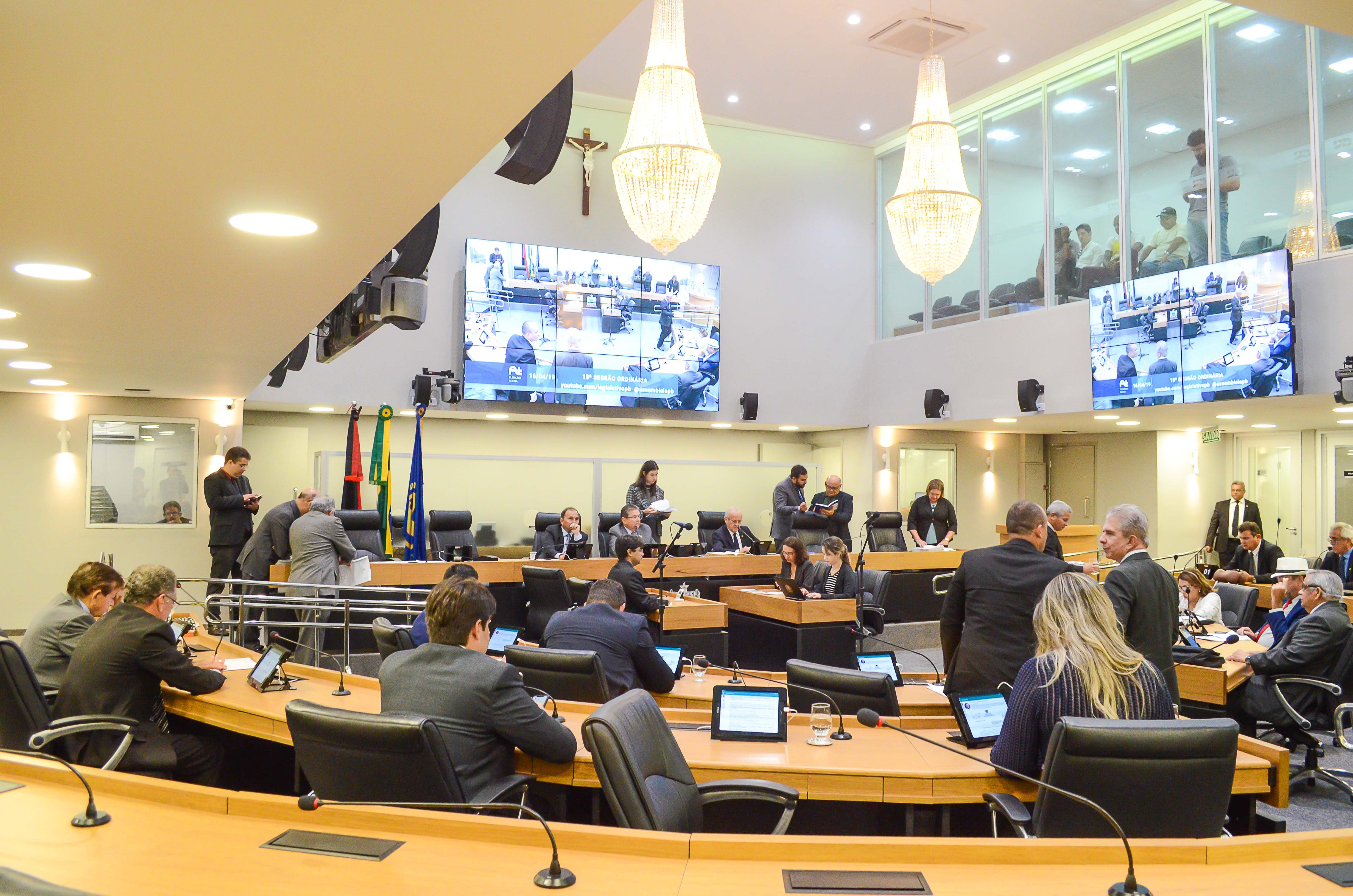 Deputados aprovam Lei de Transparência e AL-PB realiza licitação em transmissão ao vivo