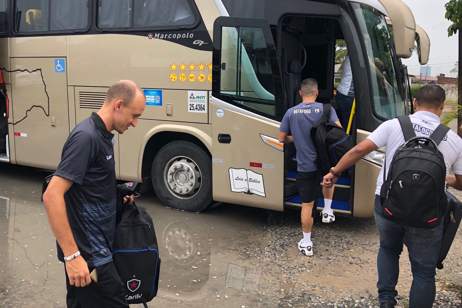 COPA DO BRASIL: Botafogo embarca para enfrentar o Londrina e em 8 dias terá maratona de três decisões