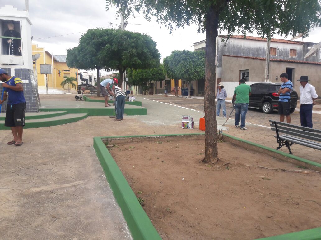 Jeová solicita ao governo do Estado abastecimento de água para o Distrito Divinópolis