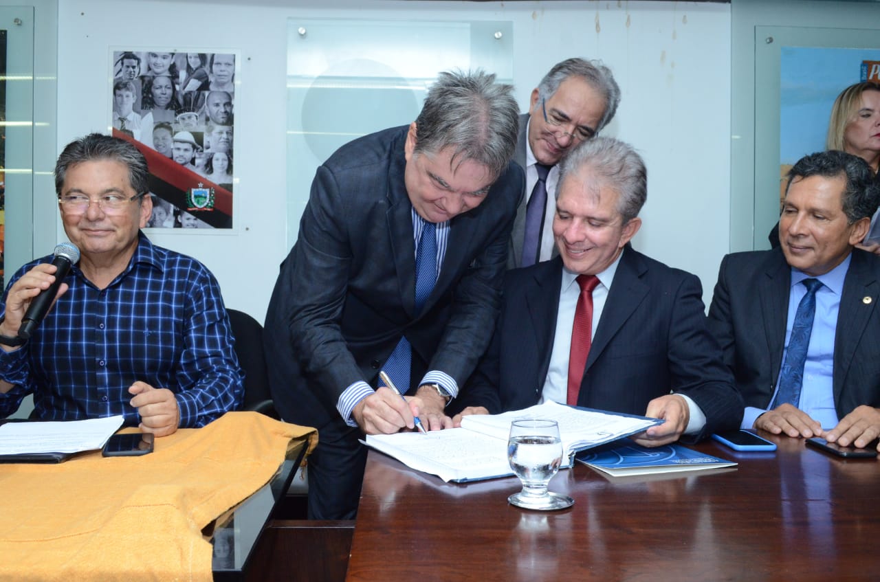 EMPOSSADO: Lindolfo Pires assume mandato na Assembleia Legislativa