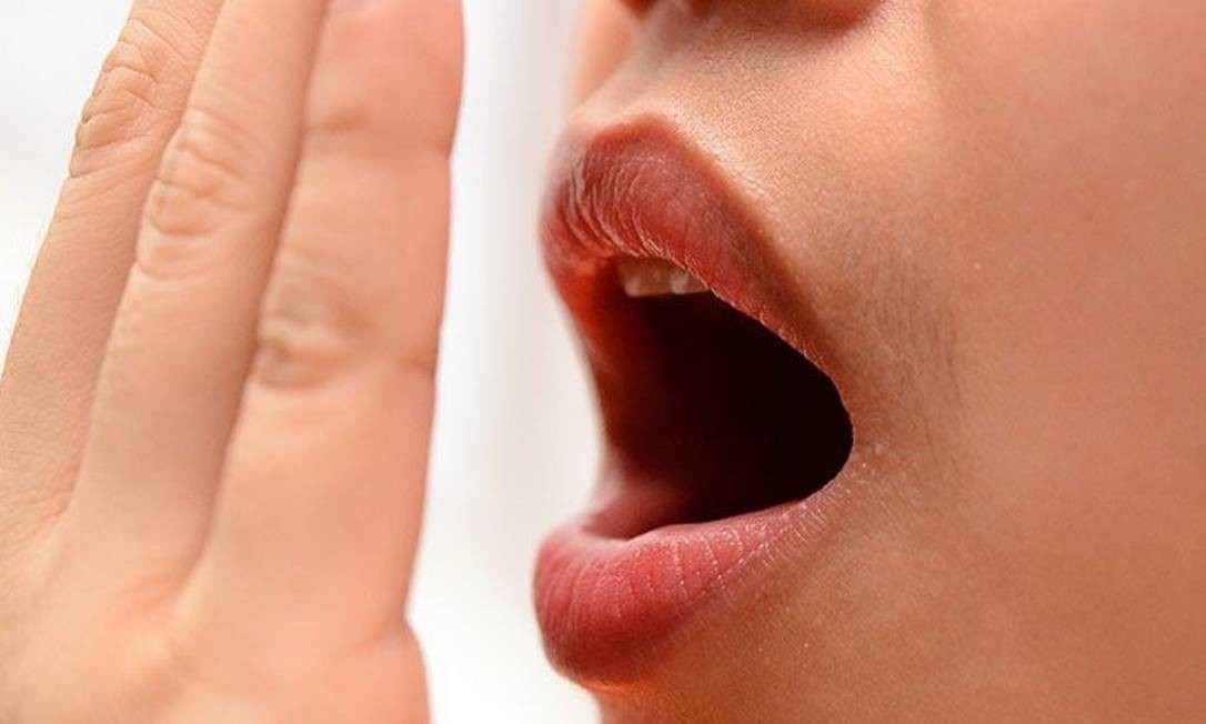 DICAS: O que o mau hálito indica e como combatê-lo