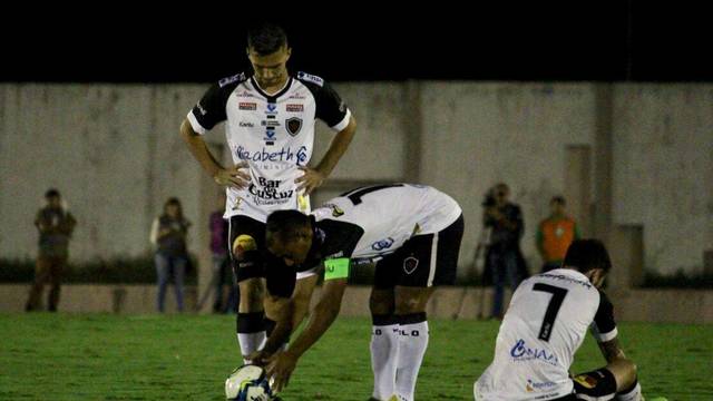 Botafogo vence o Campinense na 1ª partida da decisão