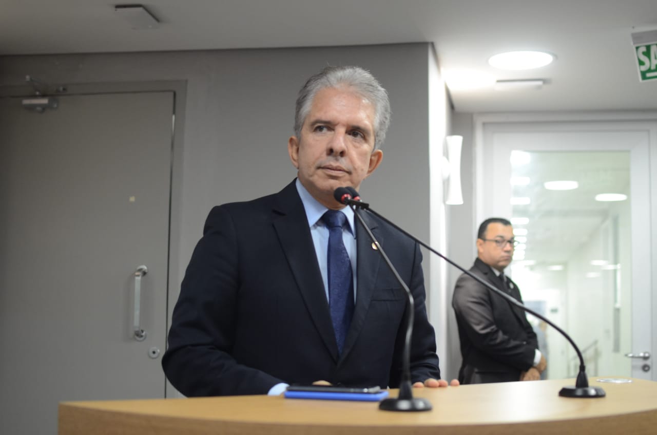 Deputado Nabor cobra do governo pagamento de salários atrasados a servidores de hospitais administrados por OS