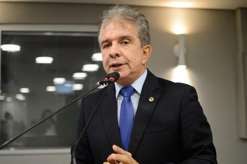 Governador João sanciona lei de Nabor que autoriza uso de inseminação artificial para reprodução animal