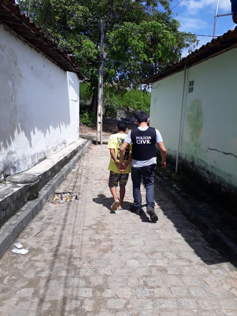 BOLA NA REDE: Homem é preso acusado de agredir fisicamente a companheira