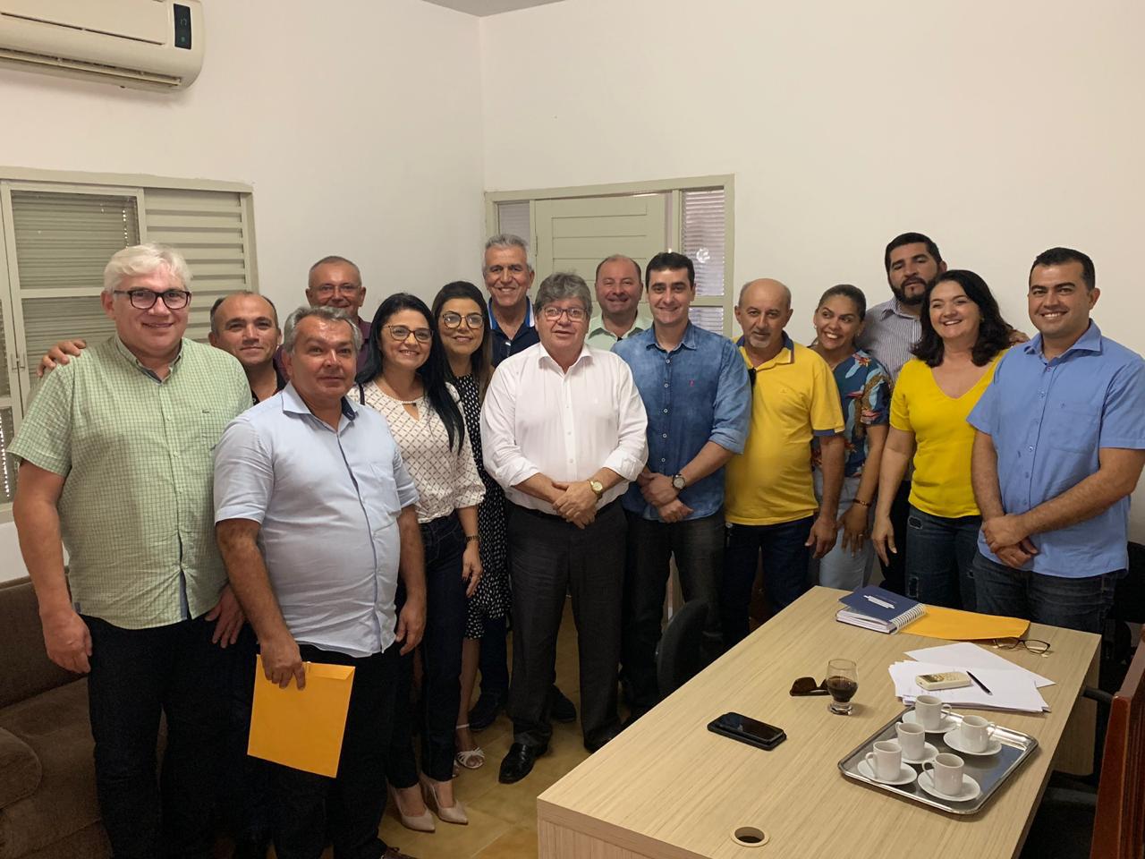 Deputado Buba recepciona e reúne prefeitos, vereadores e lideranças políticas do Curimataú com o governador João Azevedo