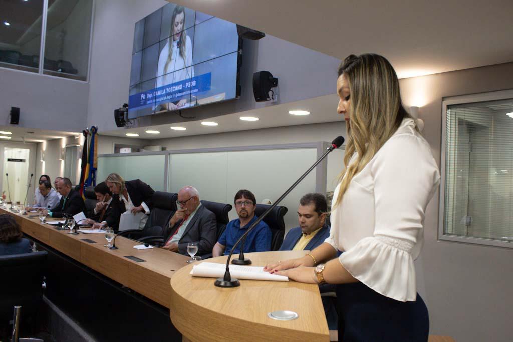 Deputada Camila vai solicitar audiência conjunta com a Câmara Federal e reunião com ministro para tratar corte no "Mais Médicos" na PB