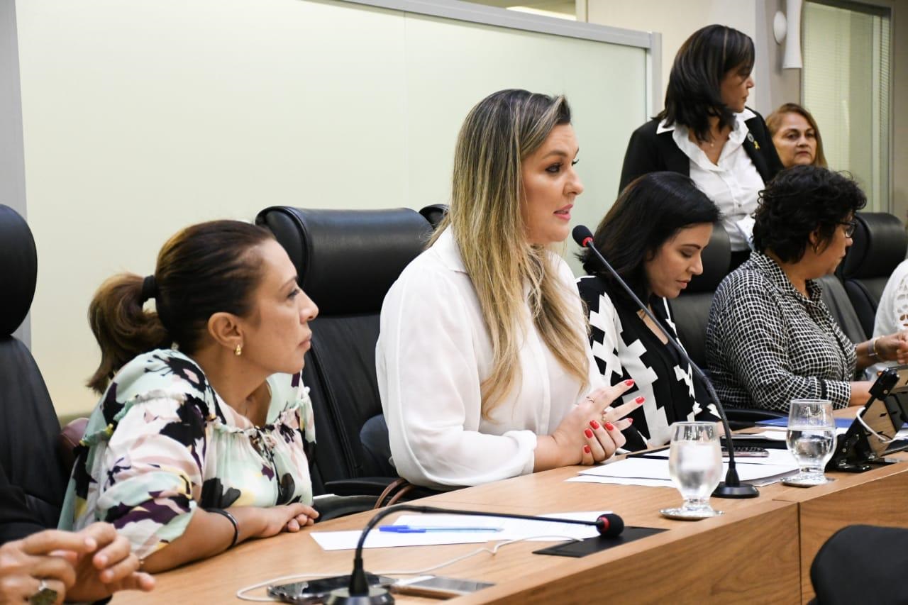 PROTEÇÃO: Camila propõe levar discussões sobre feminicídio para o interior da Paraíba