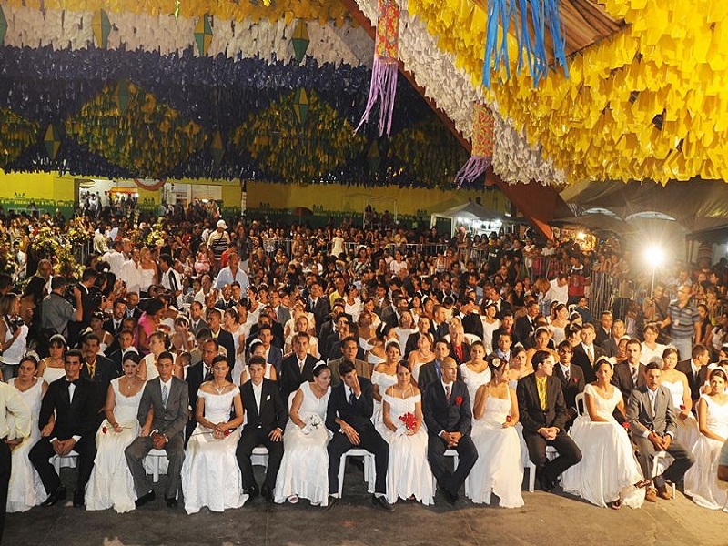 CASAMENTO COLETIVO: Noite do Dia dos Namorados será marcada por muito romantismo no "arraial" do maior São João do Mundo