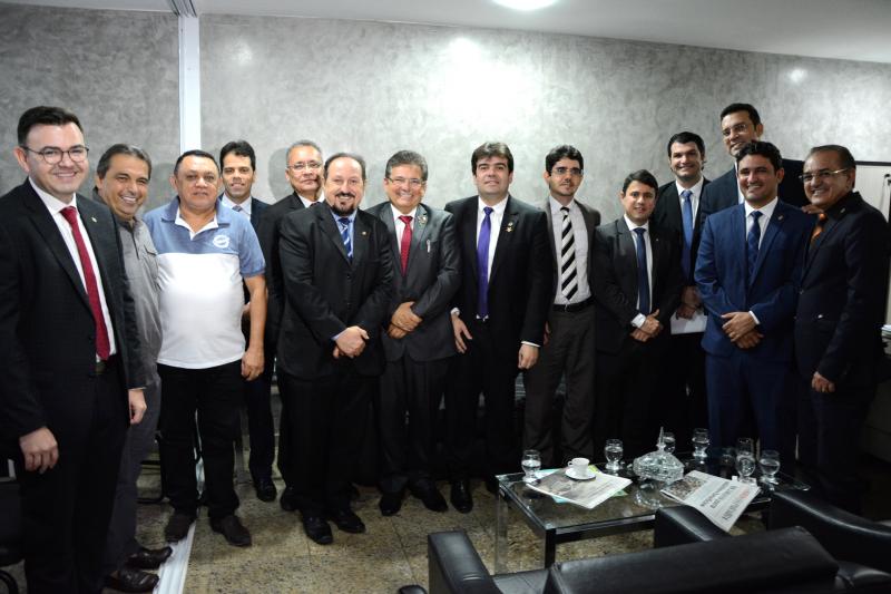 INSTITUCIONAIS: Presidente João Corujinha recebe visita de promotores de Justiça e deputados estaduais