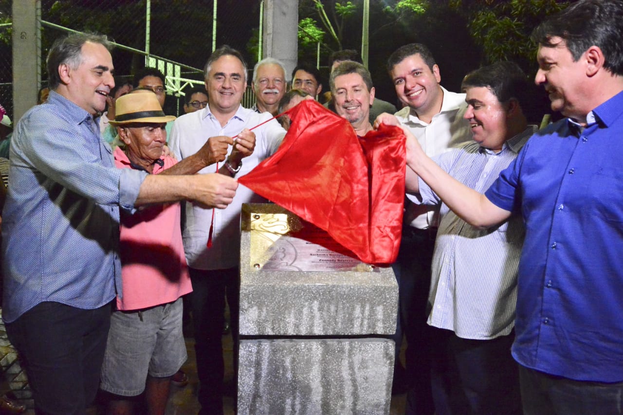 Prefeito Luciano entrega praça Jorge Valcasser, no Castelo Branco