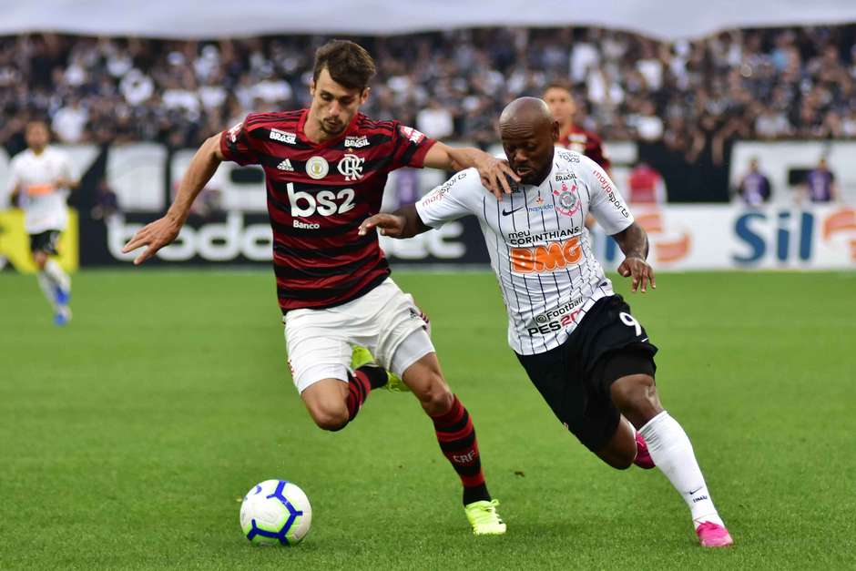 EMPATE: Com ajuda do VAR, Fla empata com Corinthians com gol aos 44 minutos do segundo tempo