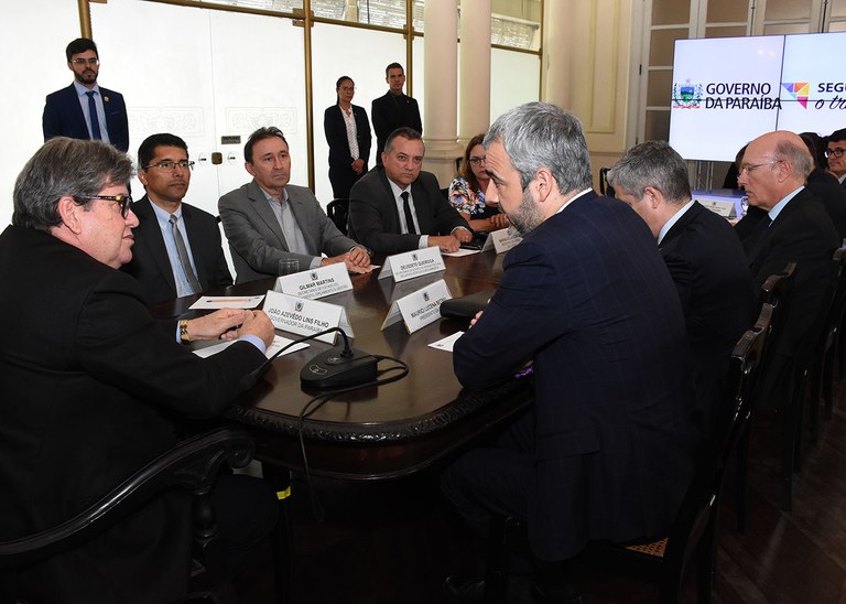 Governador João Azevedo apresenta potencial da PB à missão russa e recebe convite para Fórum do Brics