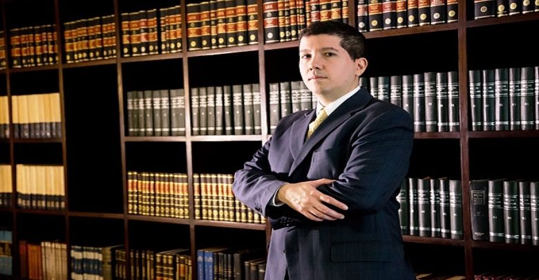 Texto sobre "abuso de autoridade" deve trazer maior equilíbrio e justiça, afirma jurista Yuri Sahione