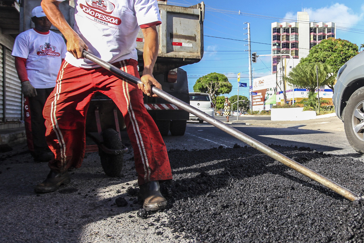 Infraestrutura realiza "Operação Tapa Buraco"  em mais de 50 bairros de João Pessoa