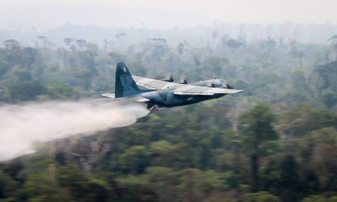 QUEIMADAS: Aviões da Força Aérea decolam em Rondônia e iniciam combate aos incêndios na Amazônia