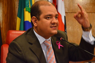 Bruno Farias presta solidariedade a projeto que leva deficientes à praia de Cabo Branco