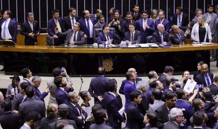 Câmara dos Deputados aprova nova regra para transferência de recursos a estados e municípios
