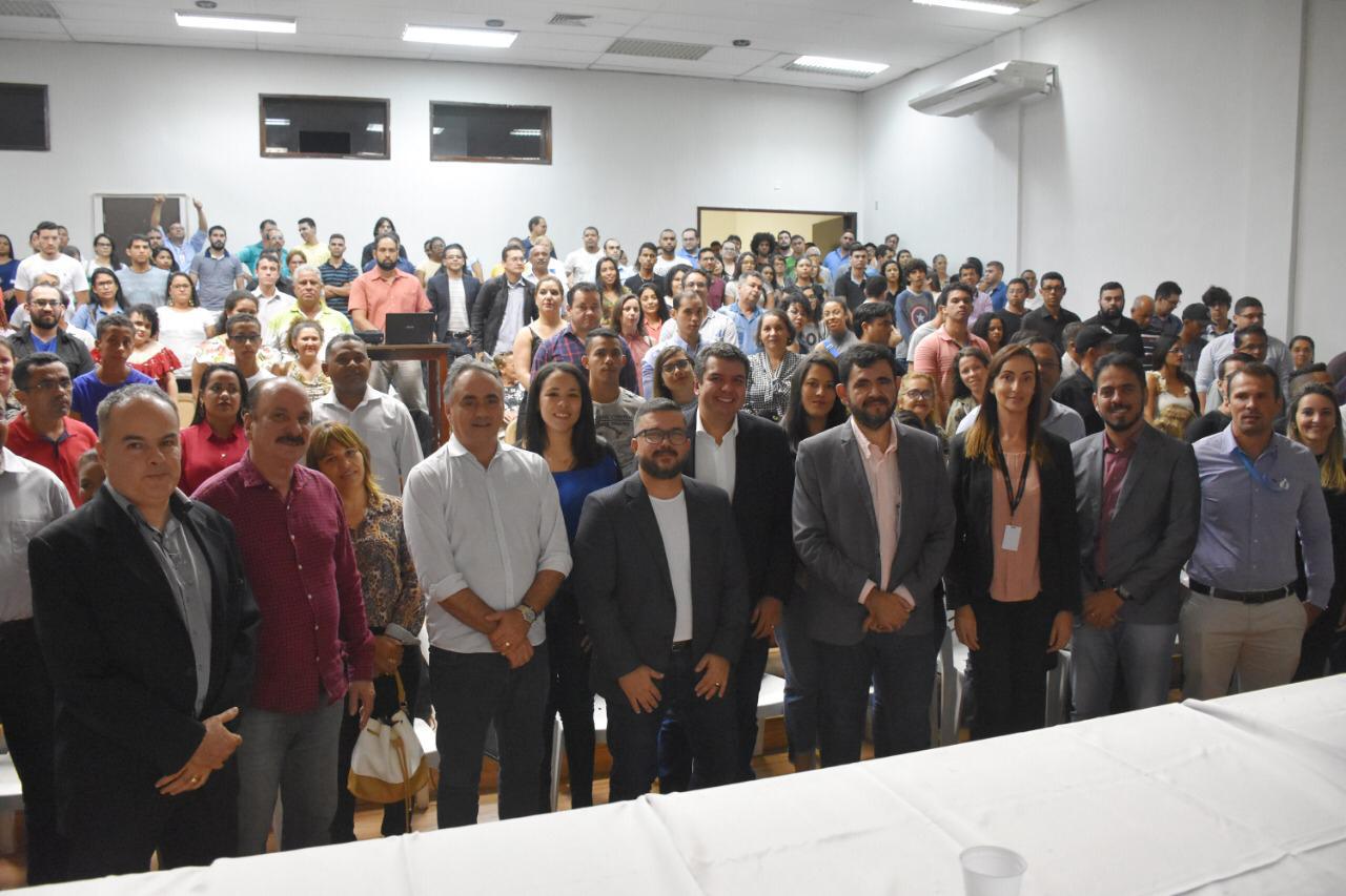 Secretário Durval Ferreira entrega mais 812 certificados de cursos oferecidos pela Secitec