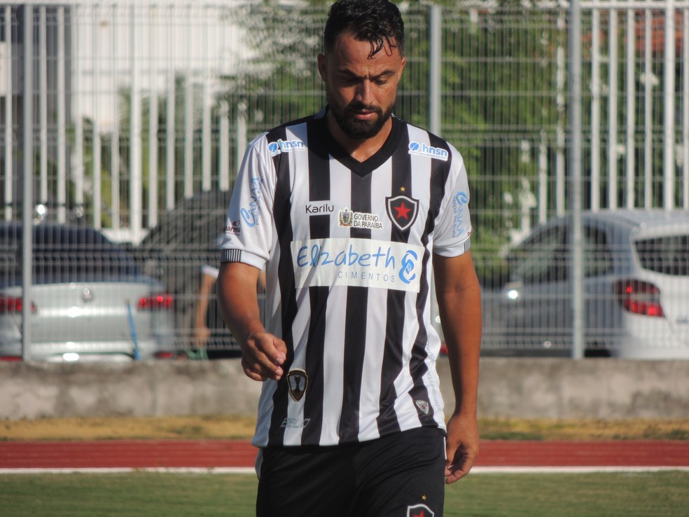 Atacante Nando deixa o Botafogo-PB para assinar com o Guarani de Campinas