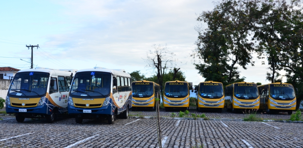 Prefeito Luciano entrega nesta segunda 8 novos ônibus adaptados para atender alunos com necessidades especiais
