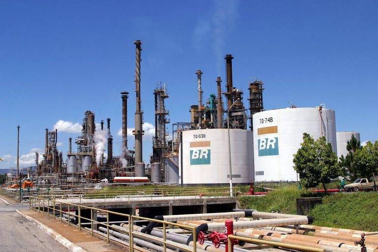 REAJUSTE: Petrobras aumenta preço da gasolina em 3,5% nas refinarias