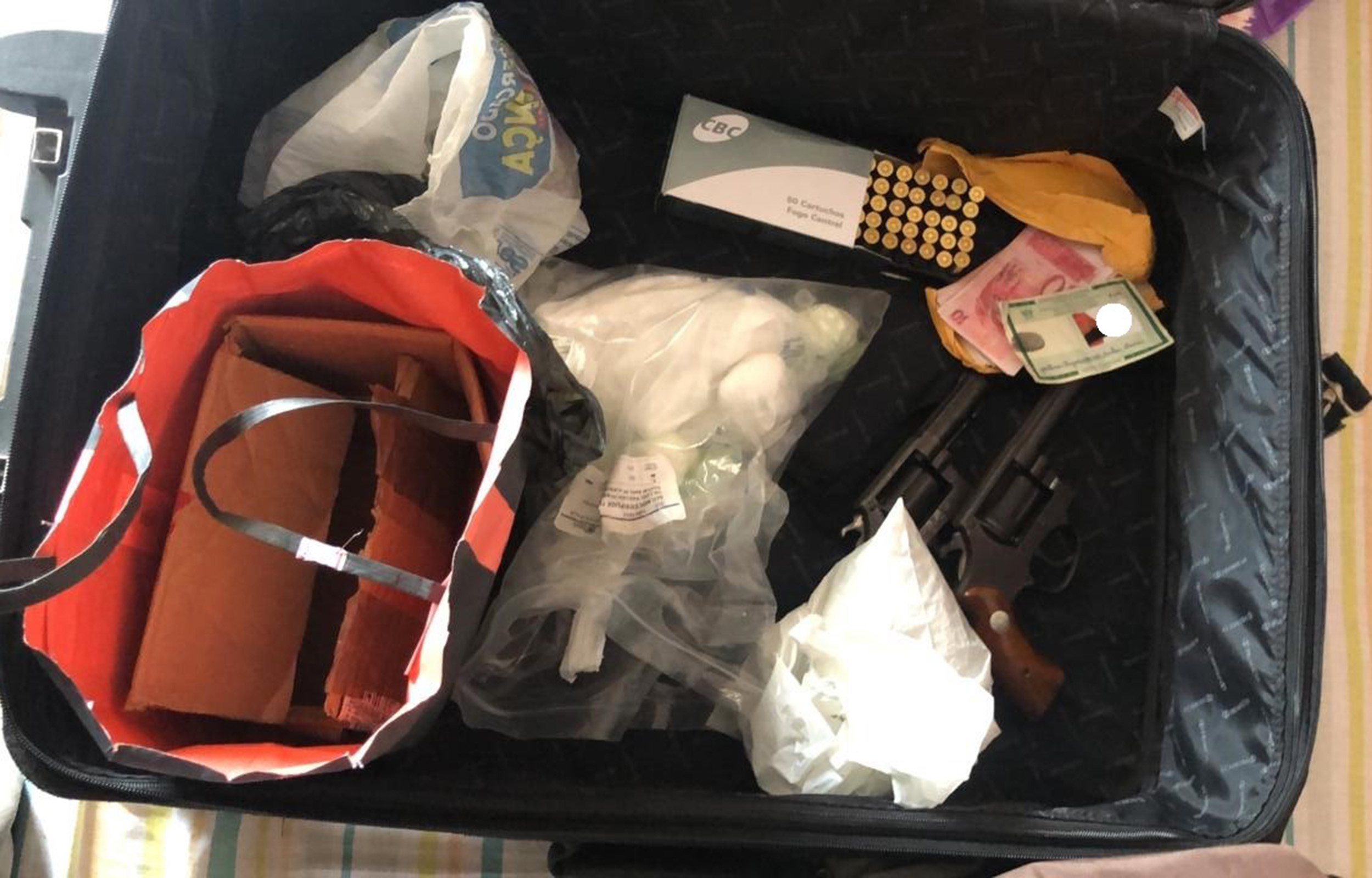 Polícia Militar prende no Funcionários III suspeitos por tráfico de armas, drogas e munições